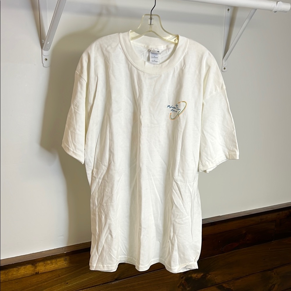 Vintage Mohegan Sun White Graphic T-Shirt 2001 Y2K- XL